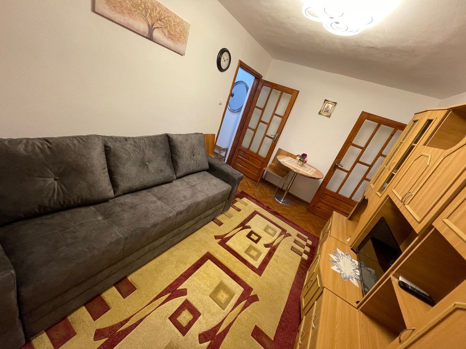 Inchiriez apartamente