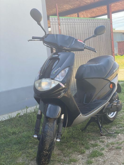 Vând scuter peugeot în stare foarte bună cu acte d