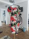 vand rochie model floral xs ,s,noua