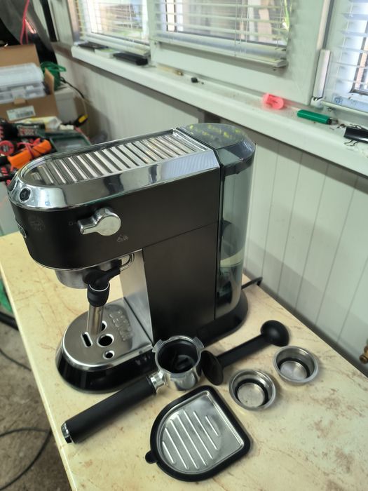 Delonghi EC685.BK Dedica