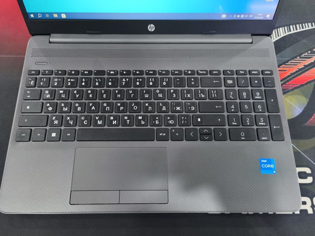 HP Laptop (i5-1235U/8/256)