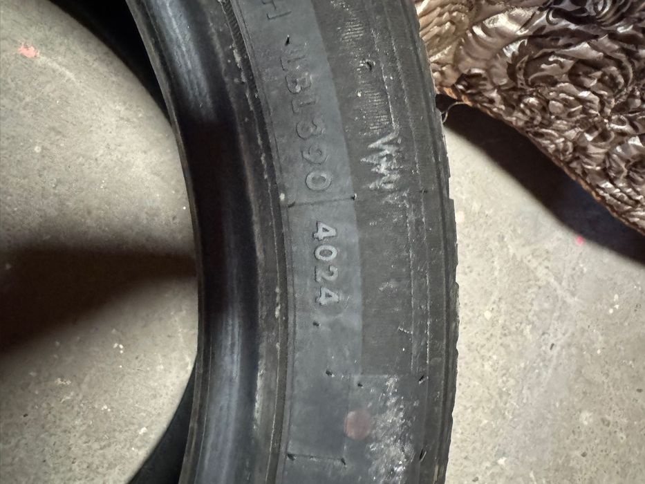 Vând cauciucuri noi iarnă / 315/35/R20. 275/40/R 20 . Dot 24