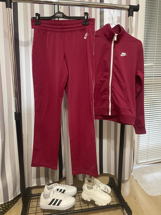 Дамско пуловерче