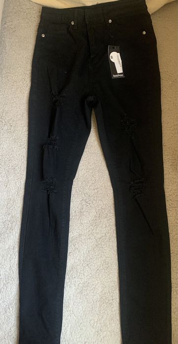 Дънки накъсани с етикет