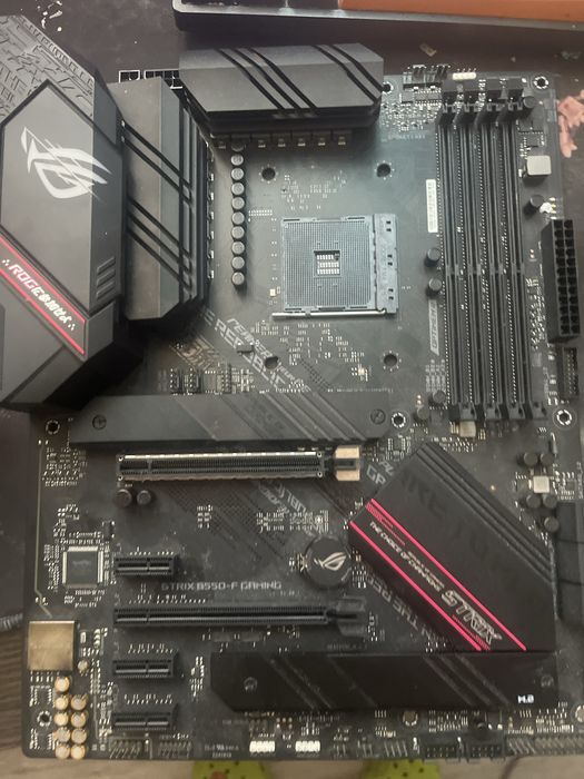 Motherboard Asus rog strix b550f gaming