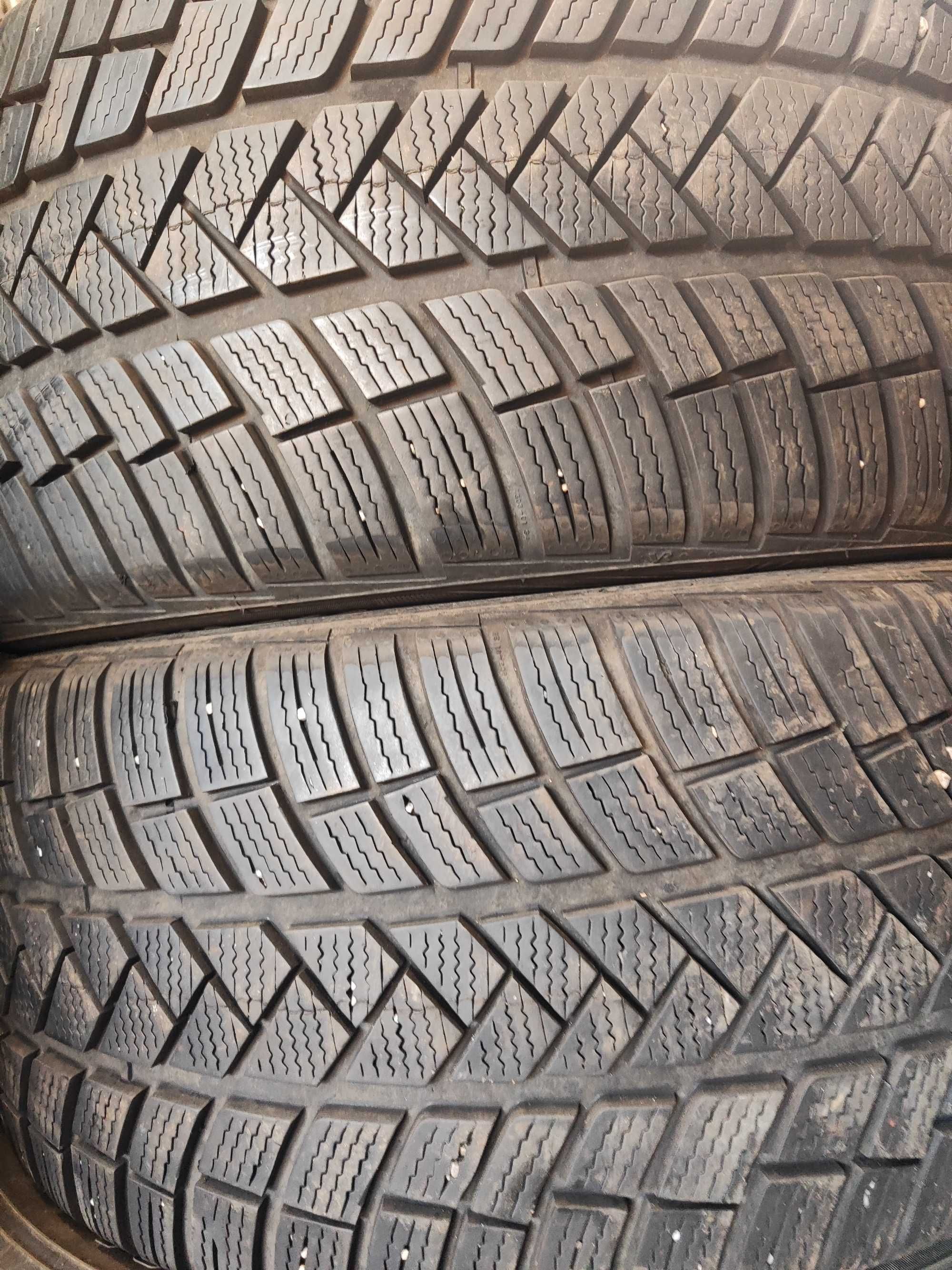 2бр.зимни гуми 245/45/18 Vredestein