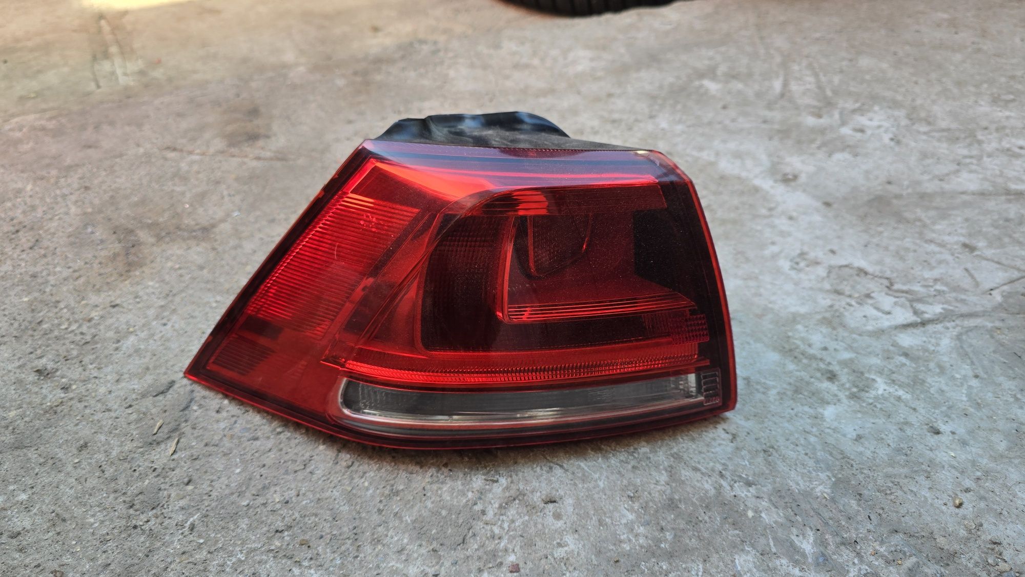 Lampa stop stanga spate vw golf 7 hatchback