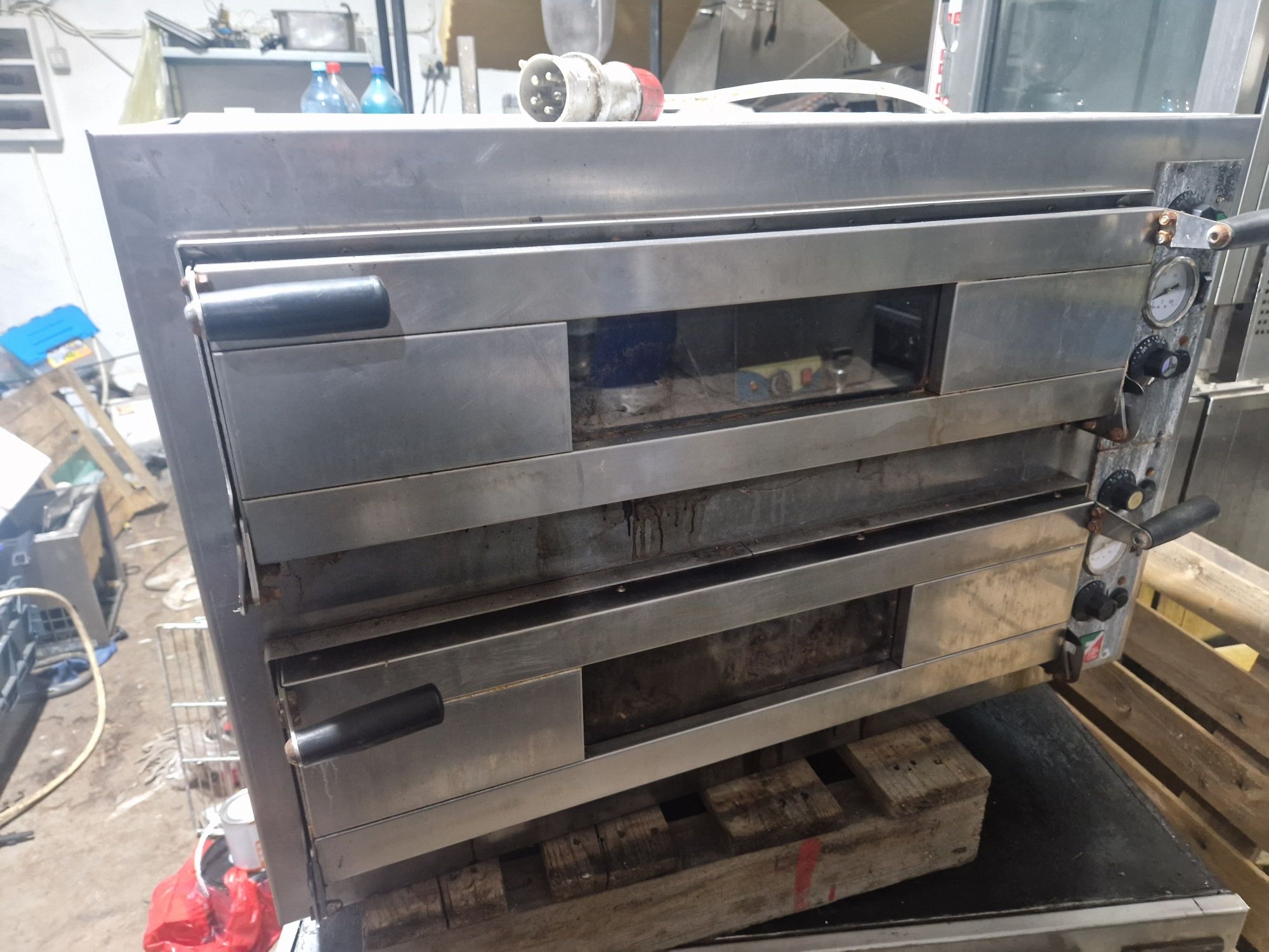 Cuptor pizza, stare buna, 380v, aragaz  din inox, de putere