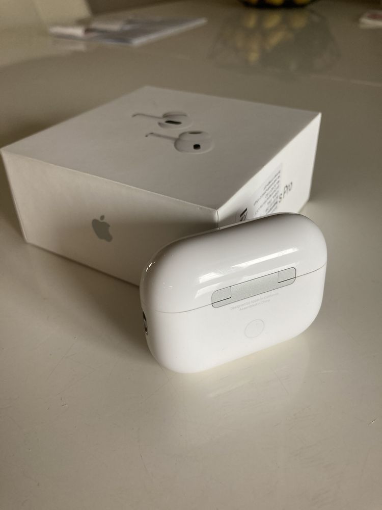 Оригинални Apple AirPods Pro 2 (с 2 години гаранция)