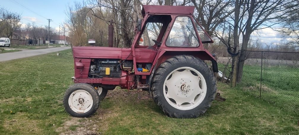 Vând tractor u 650+plug