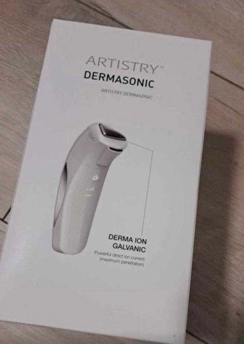 Dispozitiv dermasonic Artistry
Tratament cosmetic