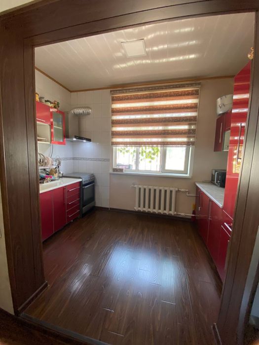 3 xona kvartira sotiladi