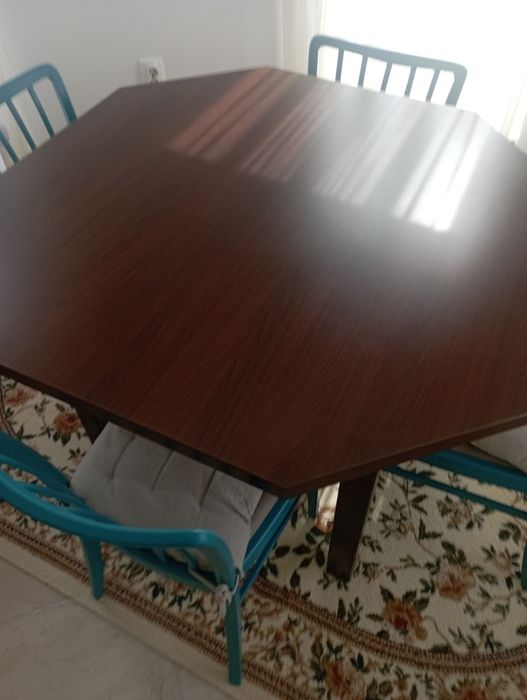 Masa bucatarie hexagonală