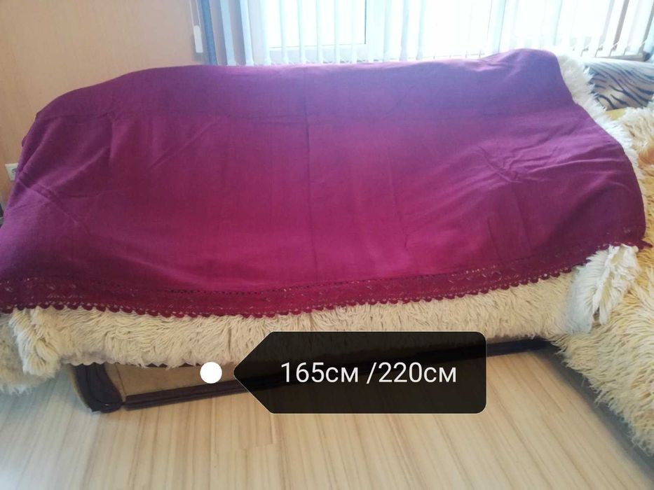 Стара вълнена покривка вишнава за легло от шаяк с дантела 165/ 220 см