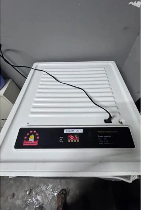 Incubator automat 105 oua