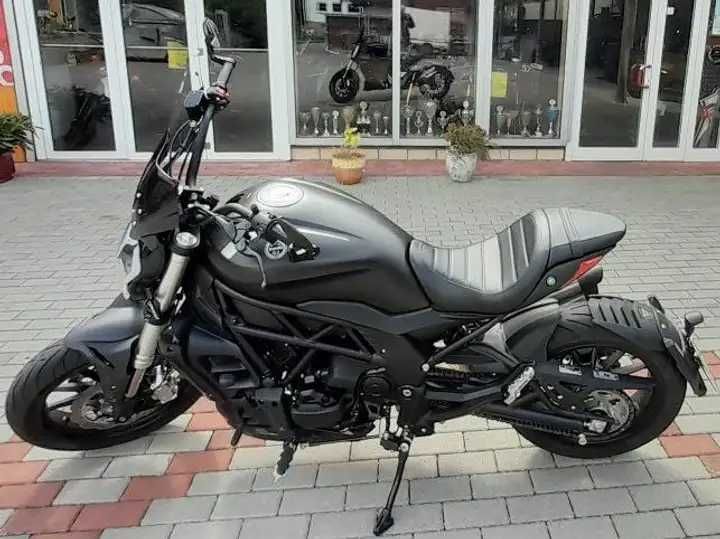 Benelli 502C Cruiser, ABS, an 2024, 1.800km, garantie iunie 2026