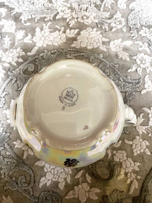 Продаётся новый не пользованные сервиз Мадонна (Золотые шишки)