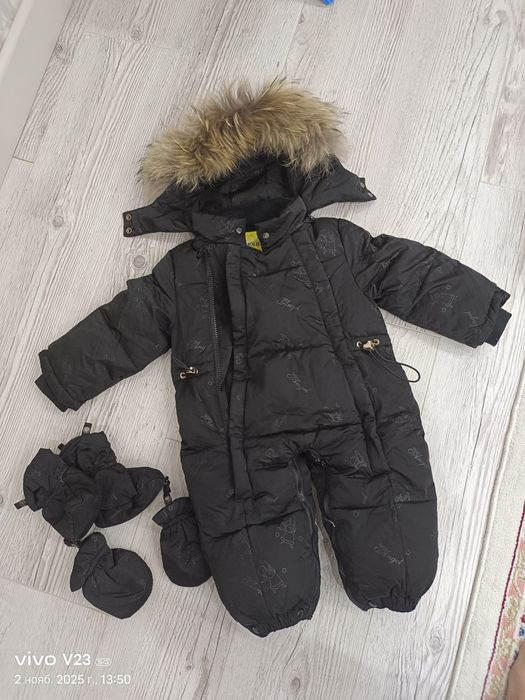 Продам зимний комбинезон для малыша