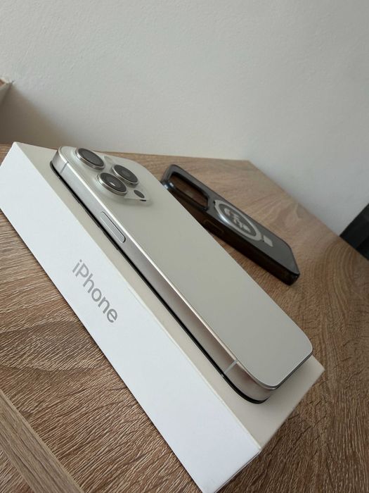 iPhone 15 Pro White TItanium