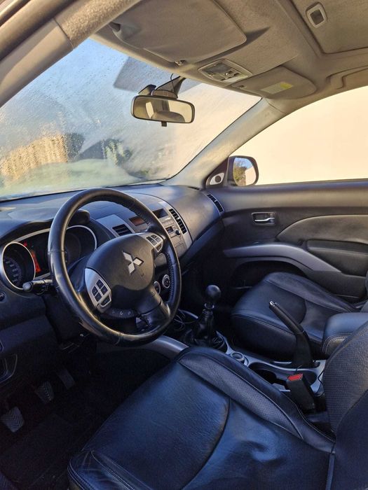 Vând Mitsubishi Outlander – 2.2 Diesel, 4x4, 7 locuri