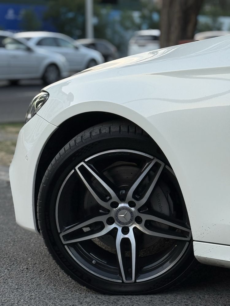Mercedes Benz W213 E200