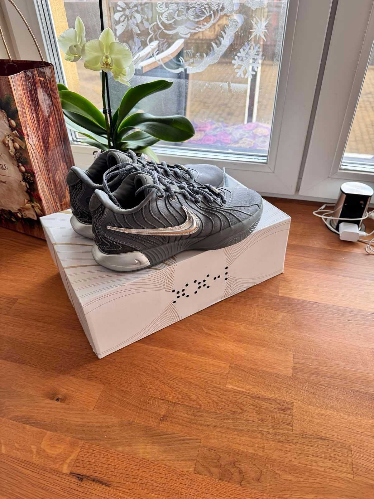 Nike LeBron 21 Cool Grey 43 номер -Продавам оригини баскетболни обувки