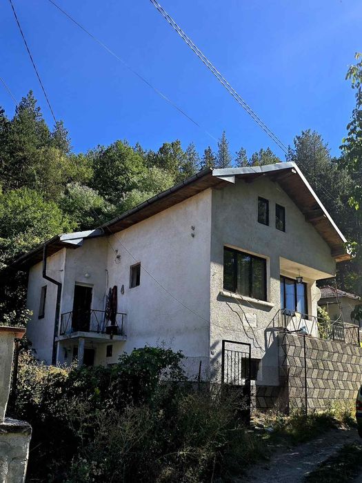 Продавам къща в село Габровица - 69км. от София