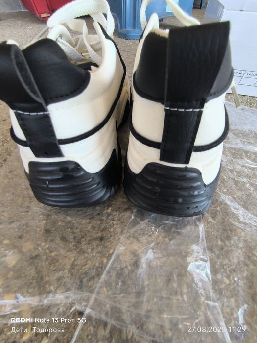 Продавам чисто нови,дамски кецове,маратонки.