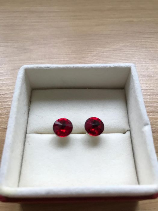 Cercei din otel inoxidabil cu cristale de la  Swarovski