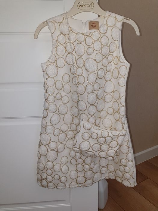 Продам платье на девочку 5-7лет