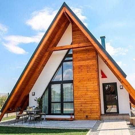 Case moderne pe structura metalica, cabane tip A frame la cheie