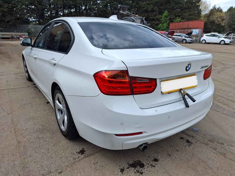 Bara spate cu senzori de parcare BMW Seria 3 2012 Berlina Alb
