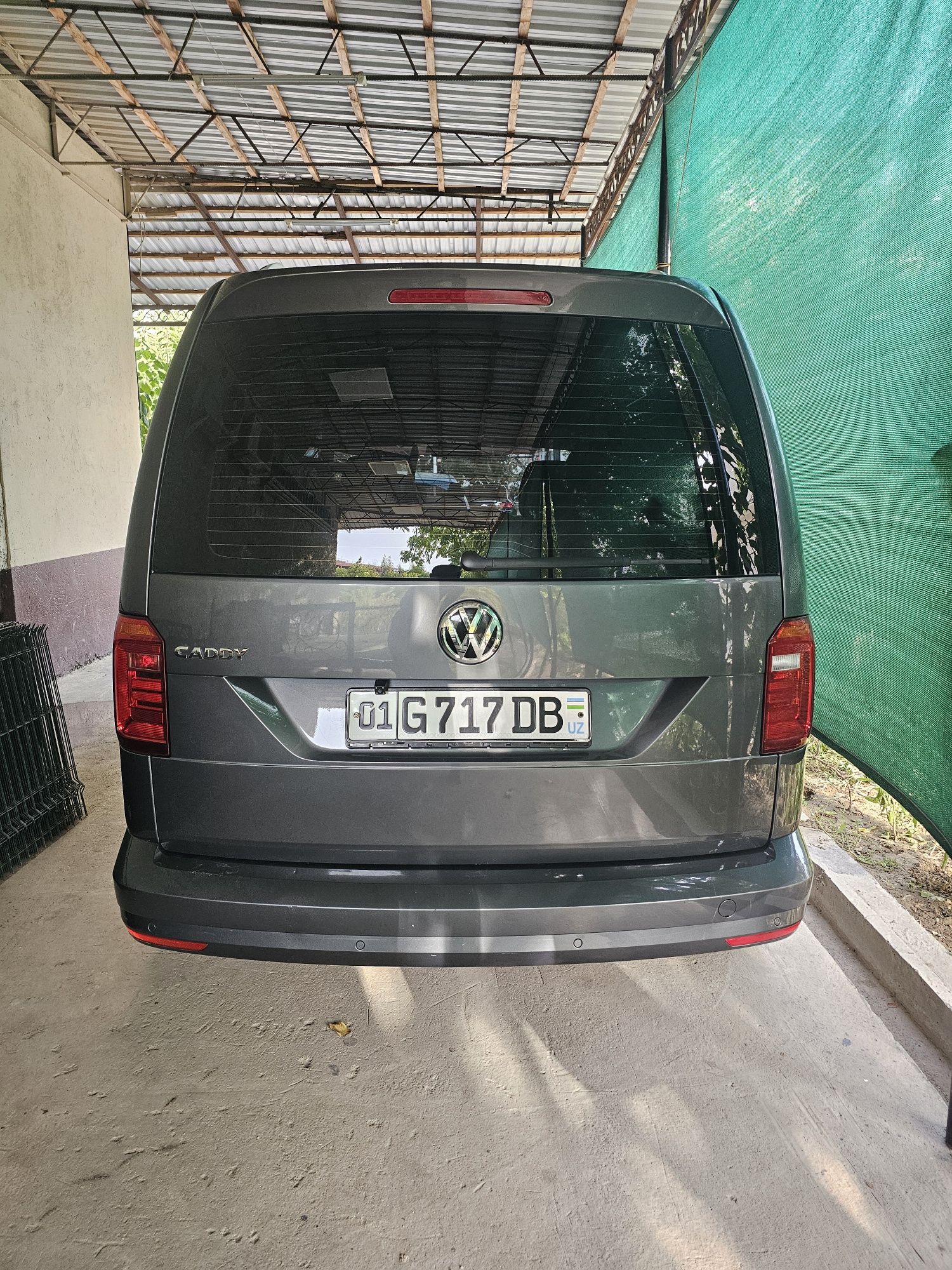 Срочно продам  CADDY Салон Полный сделана обшивка и линонюум 
Оним.