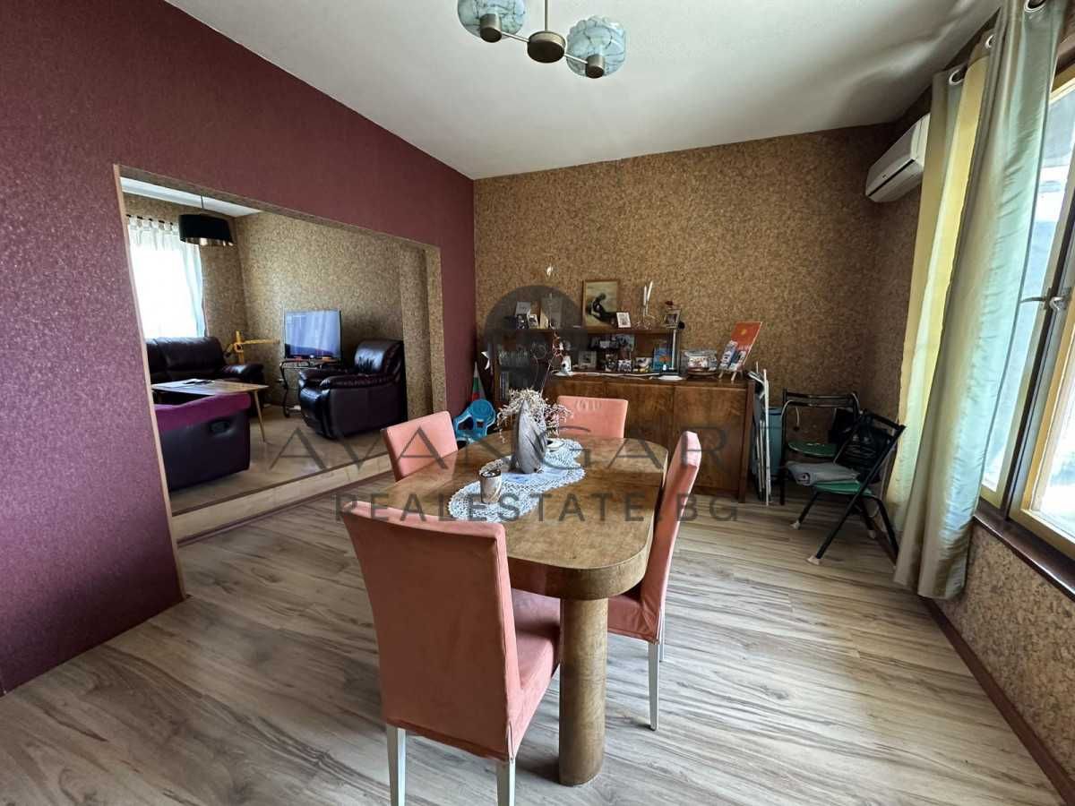 Продава се Тристаен апартамент в Пловдив, Център - 101 кв.м за 1616 €/кв.м - Снимка #1