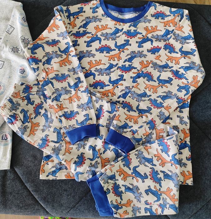 Продаются две детские пижамы с длинным рукавом. На возраст 6-8 лет.