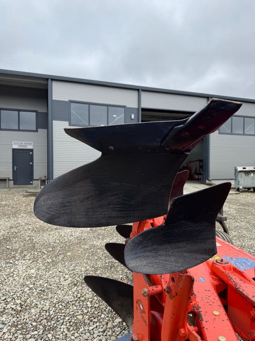 Plug agricol kuhn master 120-4 trupite