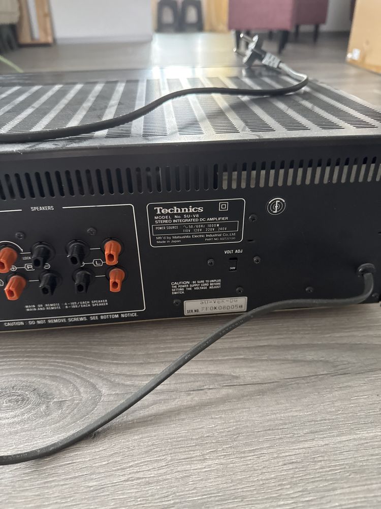 Vand amplificator Technics su v8