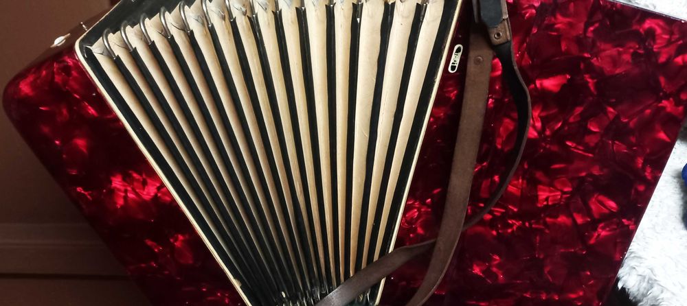 Продавам Акордеон-40баса