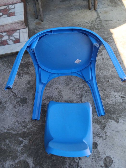 masuta plastic si scaunel