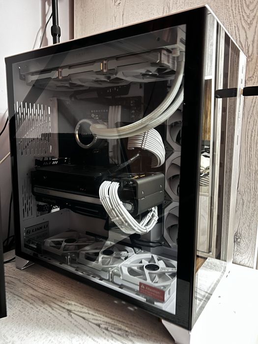 Placa video RADEON RX 7900 XT 20GB- AMD RYZEN 7 7800 X3D