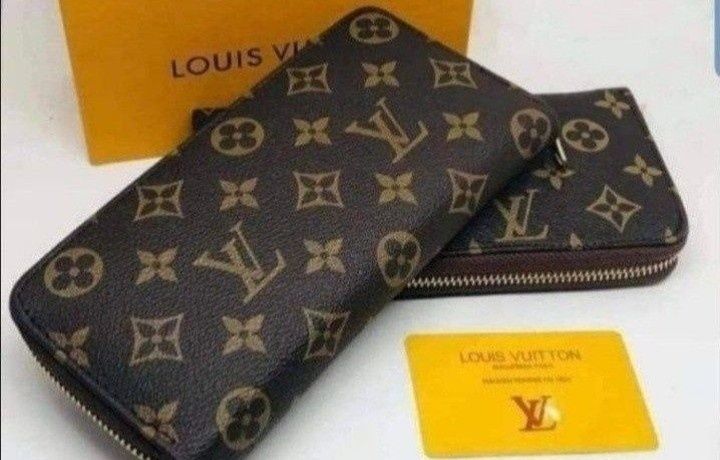Set LV,rucsac +portofel,model unisex, saculet, etichetă incluse
