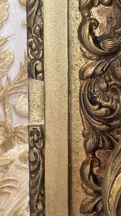 Масивна барокова рамка