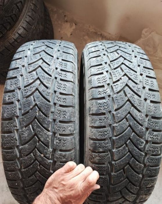 Vând cauciucuri 235/65/16C în stare foarte bună