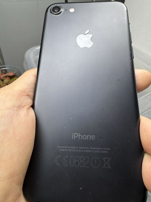 Продам iPhone 7,б/у, работает
