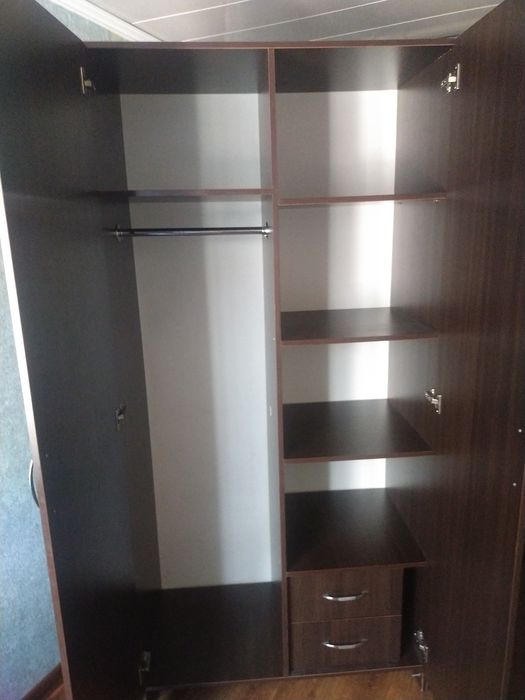 Шкаф  б/у. В спальню прихожую