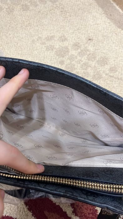 Сумка Guess новыйй