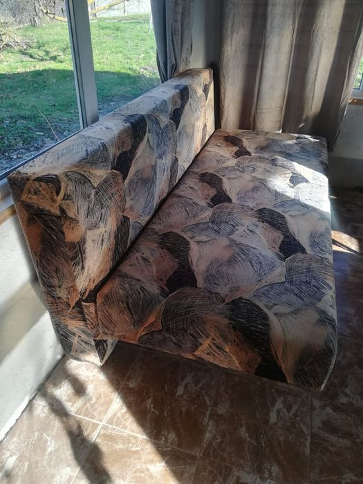 Разтегателен диван