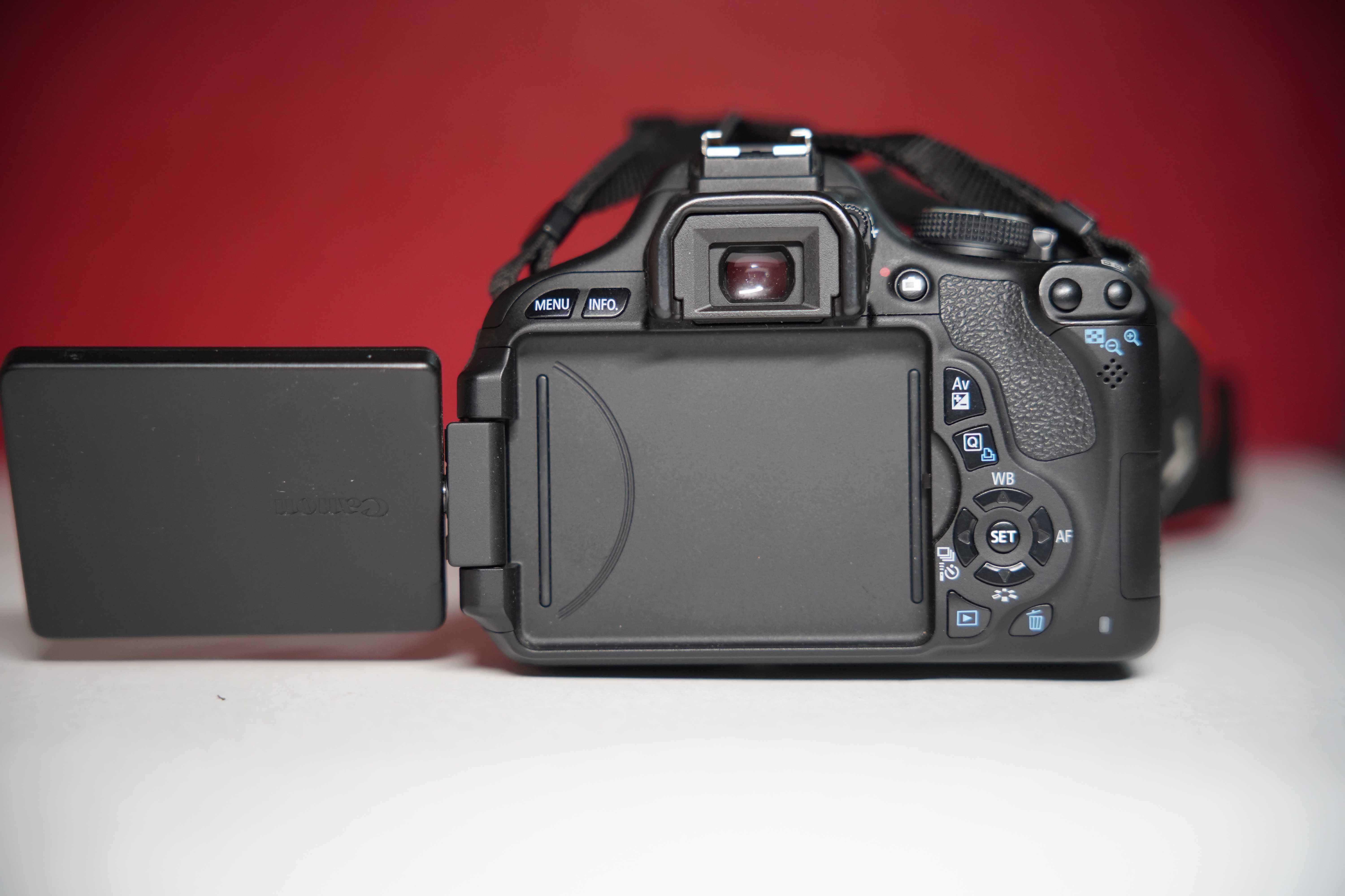 Canon EOS 600D кит 18-55 мм в идеале