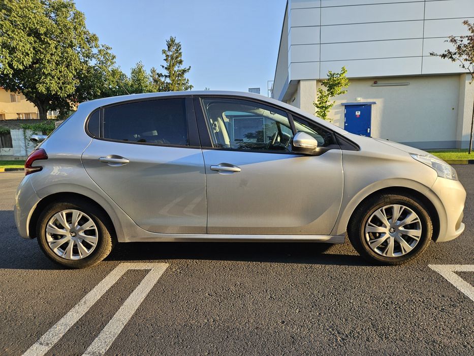 Peugeot 208 1.2 benzină 2017
