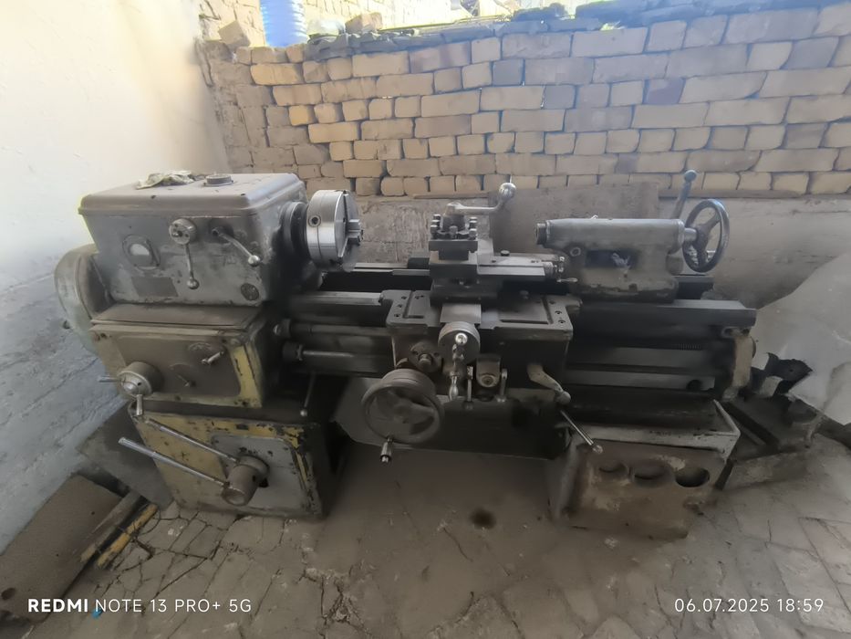 Takarni stanok ishlab turgan